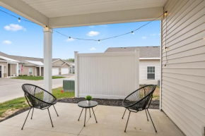 Modern New Build 4BR 4BA Two Condo w Garage and Patio